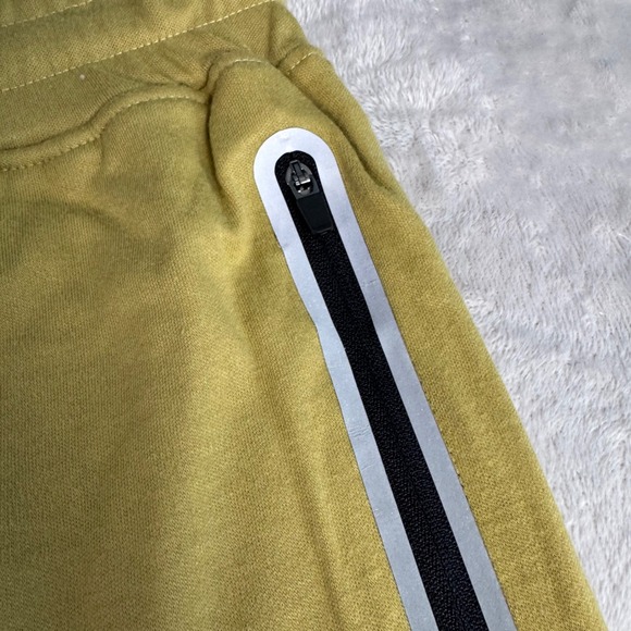 Nike Mens Sportswear Tech Basketball Shorts XL Mustard Yellow - Picture 6 of 9